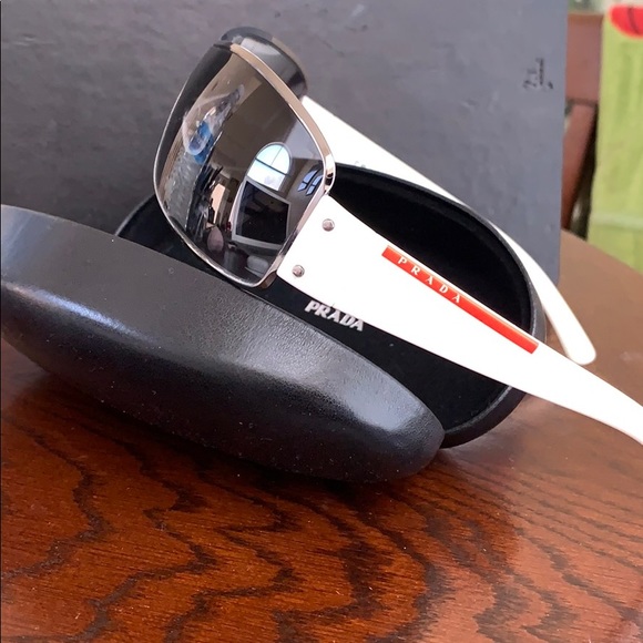 prada sps 52e